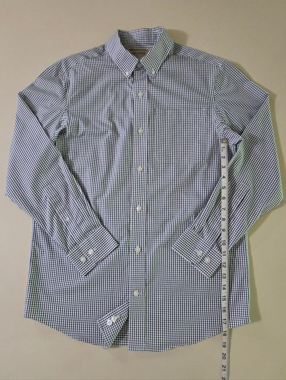 Duluth Trading Co. Men's Gray Check Wrinklefighter Relaxed Fit Long Sleeve Shirt